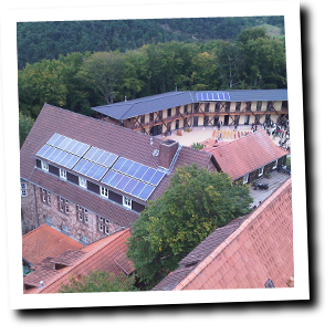 Solarkollektoren auf der Burg Ludwigstein